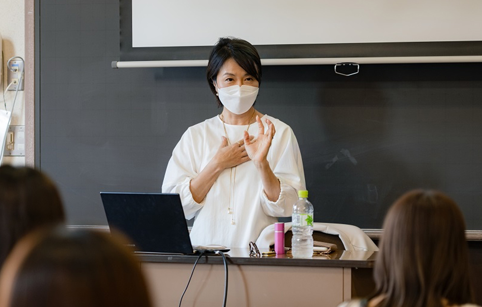 モリーブ代表の永森咲希が、明治学院大学 社会学部社会学科教授 柘植あづみ先生のクラスにて「キャリア形成と子どもを持つ・持たない・持てないを考える」という不妊の知識や現状を伝える出張授業を実施いたしました。