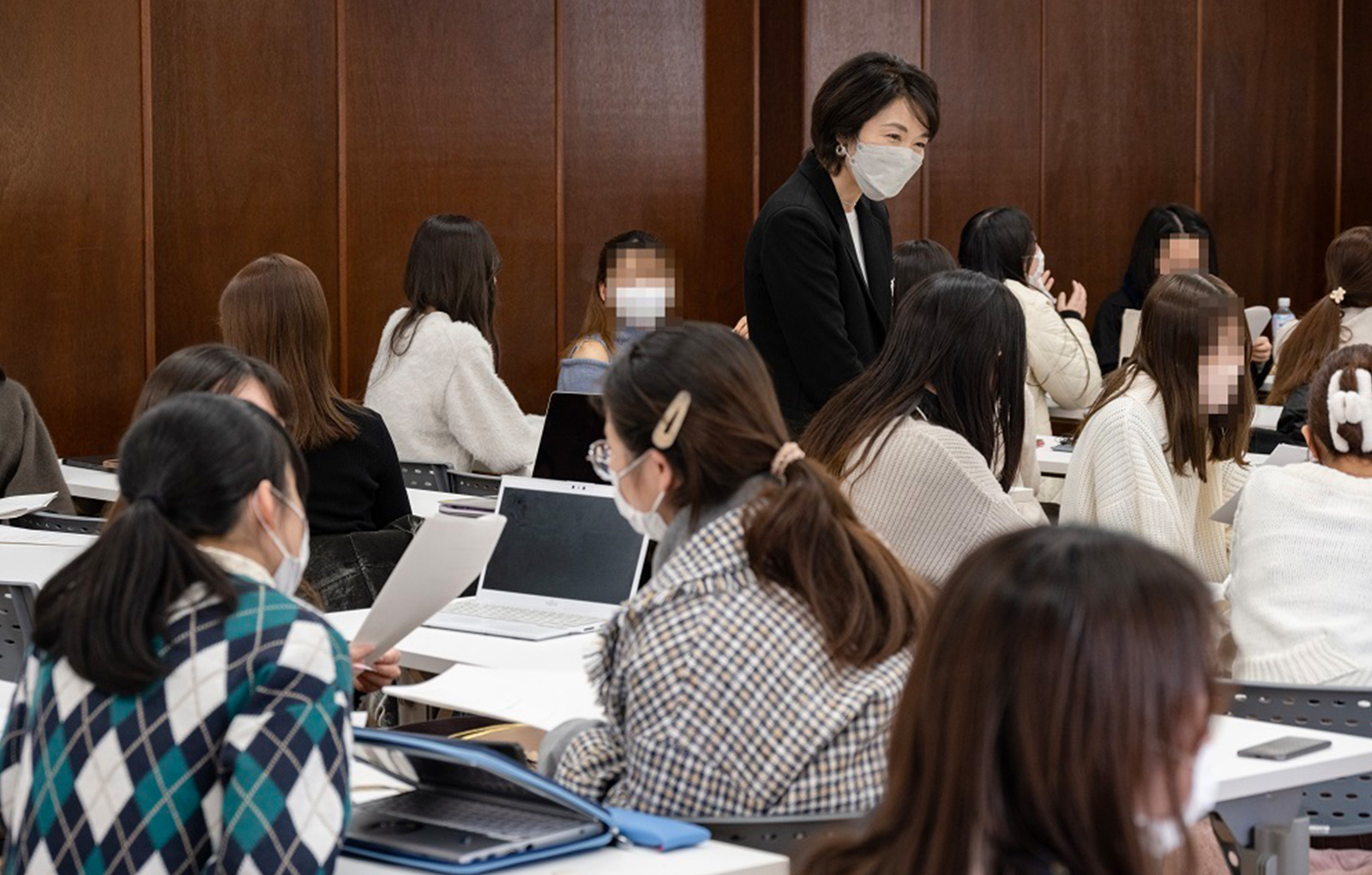 モリーブ代表の永森咲希が、聖心女子大学にて、「キャリア形成と子どもを持つ・持たない・持てないを考える」の出張授業をさせていただきました。